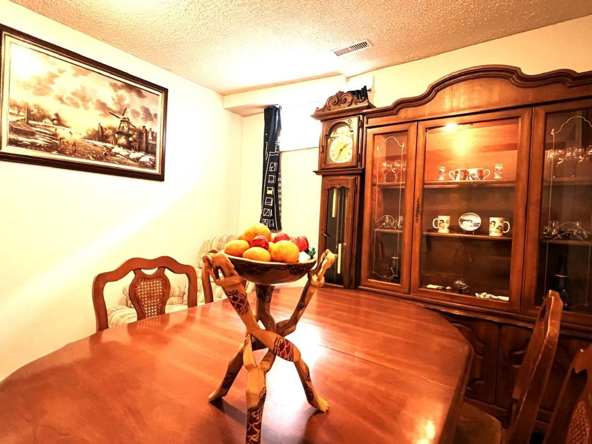 Lovely Comfy Home Private Bath In Central YYC Exteriér fotografie